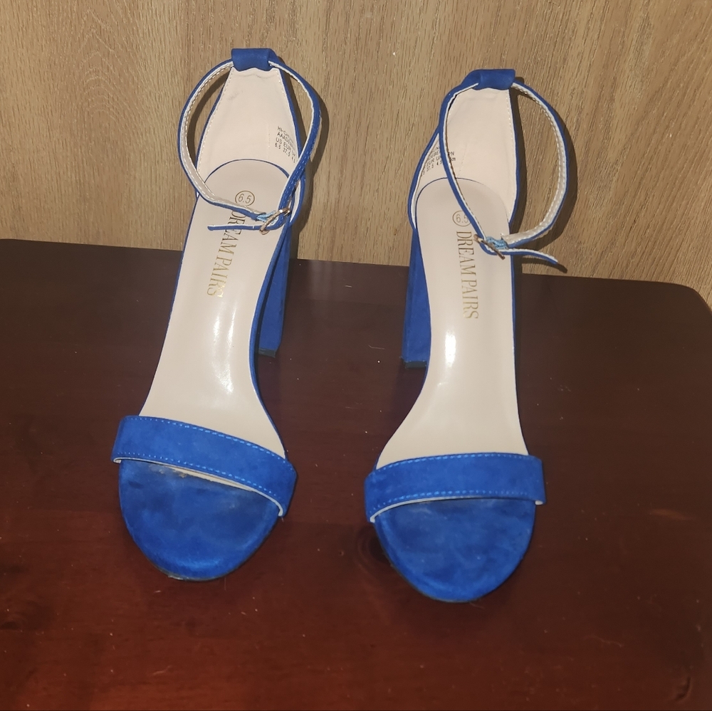 ‼️MAKE AN OFFER‼️Dream Pairs Blue Velvet Chunky Block Heels Size 6.5‼️OFFERS‼️